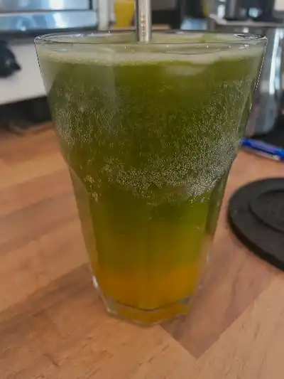 Würdet ihr auch so eine Mango-Matcha-SCHORLE🤯🤯🤯 bei uns trinken? Bisher nur Teamgeheimtrunk…aber vielleicht bald auch auf der Karte?!…was denkt ihr?
#ernas_aktuelles #ernas_mittagstisch @zimtstangenhonig @x.elgries.x