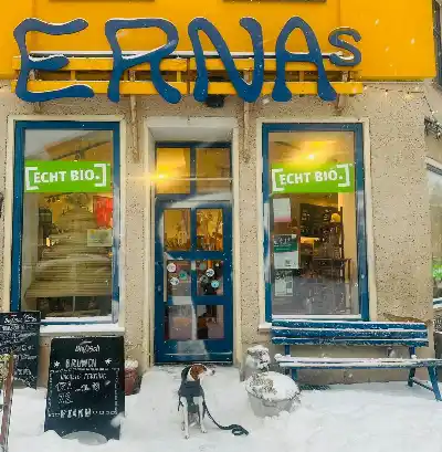 Wenn es weiß und kalt draußen ist, dann kommt doch rein und genießt den Anblick der Winterwattewelt bei einem Punsch oder einer heißen Schokolade. Wir sind für euch da und wärmen euch auf. Nicht vergessen. Am 17.1.26 und am 7.2.26 machen wir wieder einen schönen Brunch für euch! Meldet euch gern an, vor Ort, per Nachricht oder über eventfrog. Link in Bio. #ernas_veranstaltungen

Bild von @bbbellita 😍😍😍